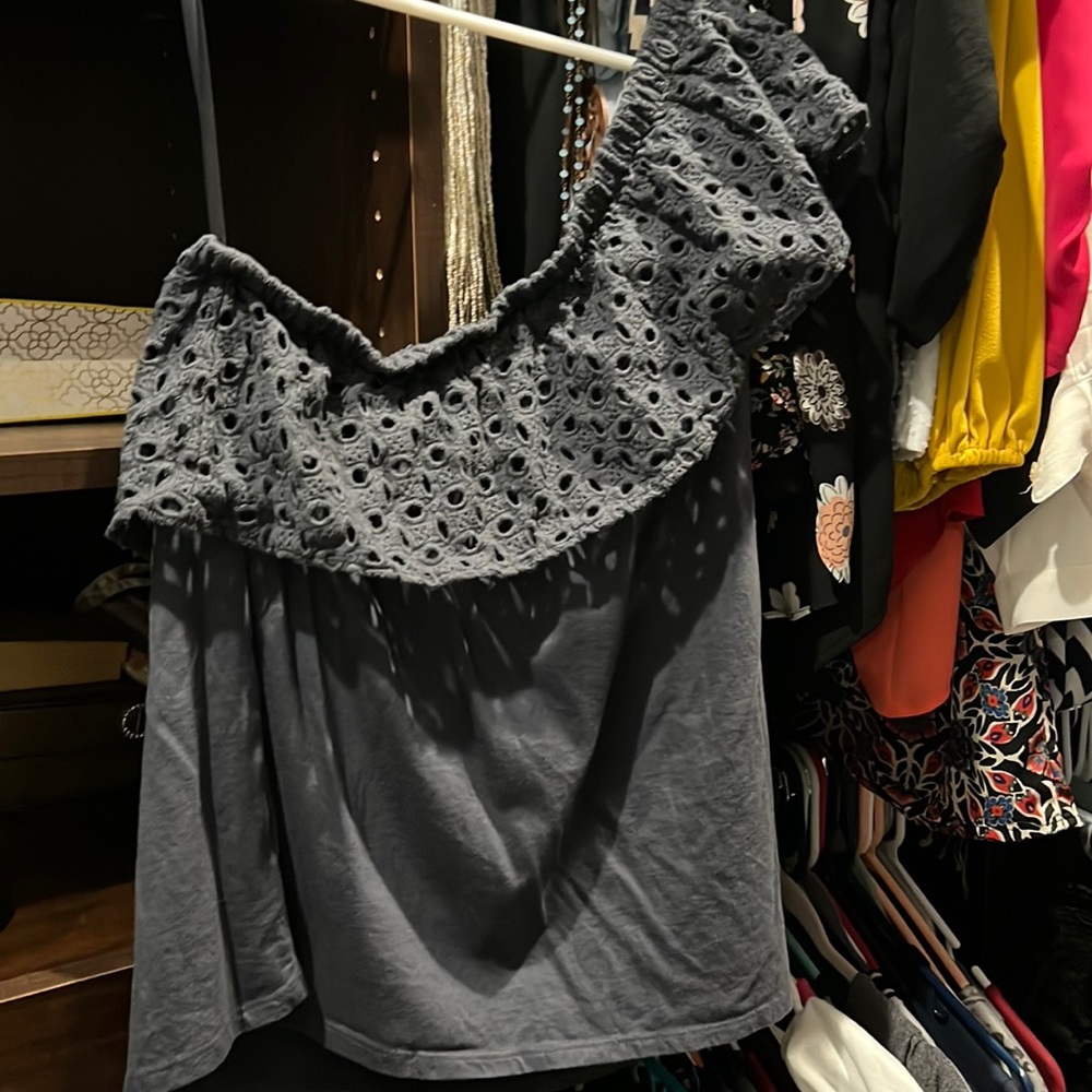 Loft gray one shoulder eyelit tank